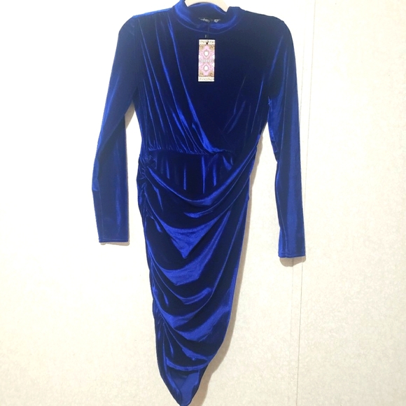 NEW...BOOHOO....Elegant Blue Velvet Dress..SIZE:12 - Picture 3 of 13